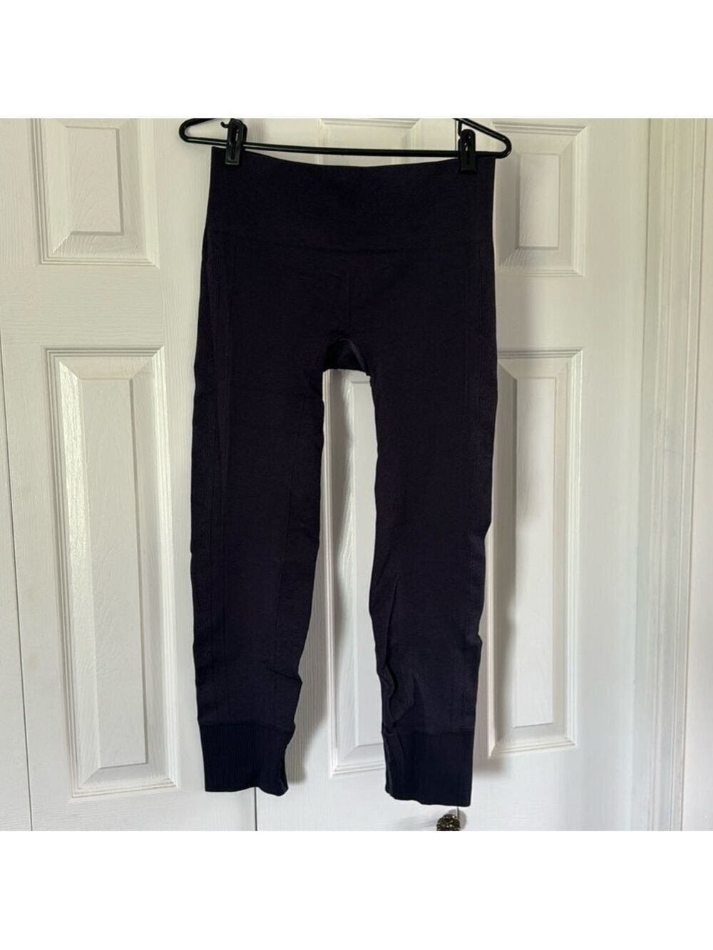 Lululemon Dark Purple Capris Size 8❤️❤️